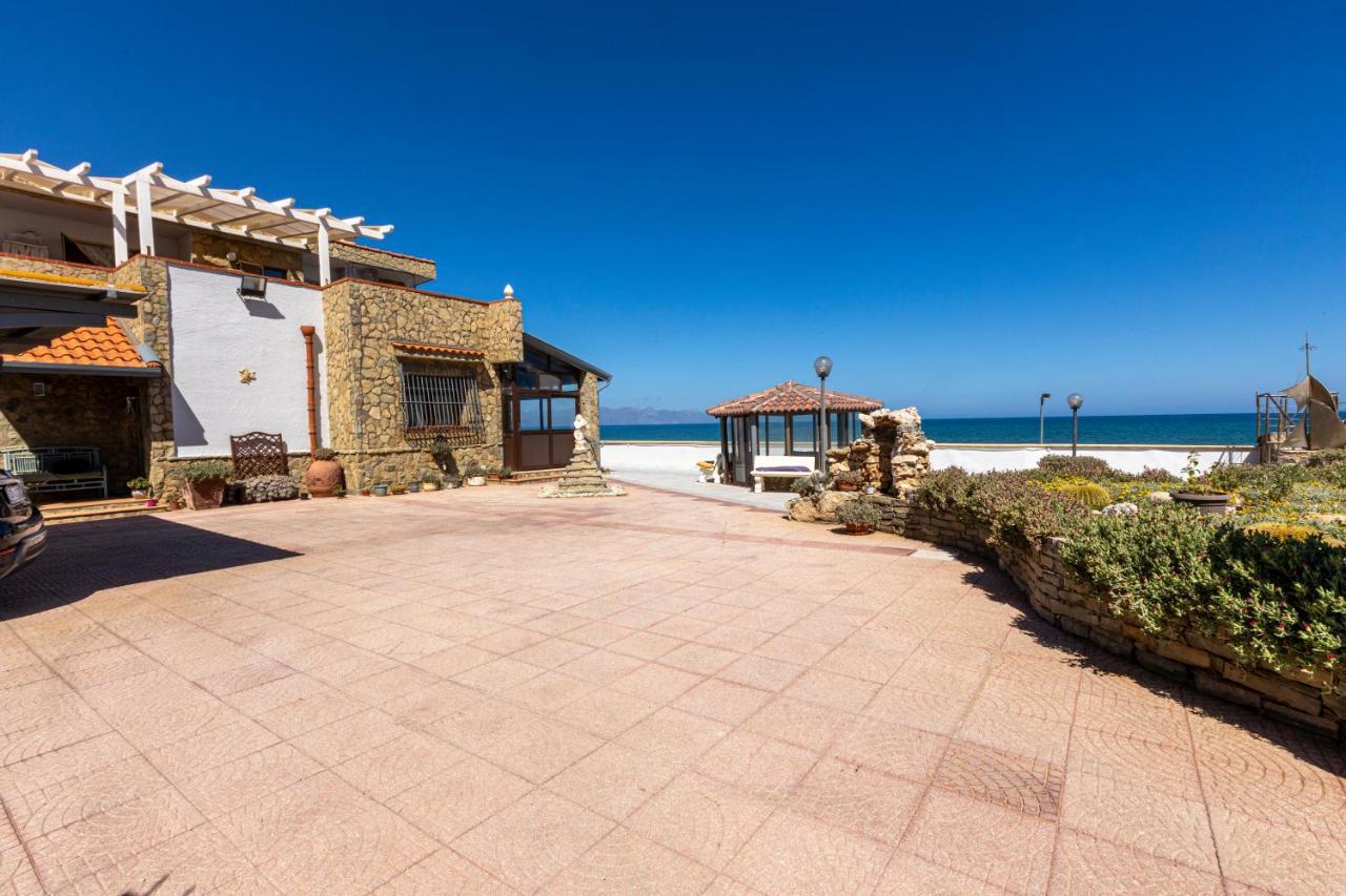 Casa Vacanza Barbera - In Riva Al Mare Villa Trappeto  Exterior photo