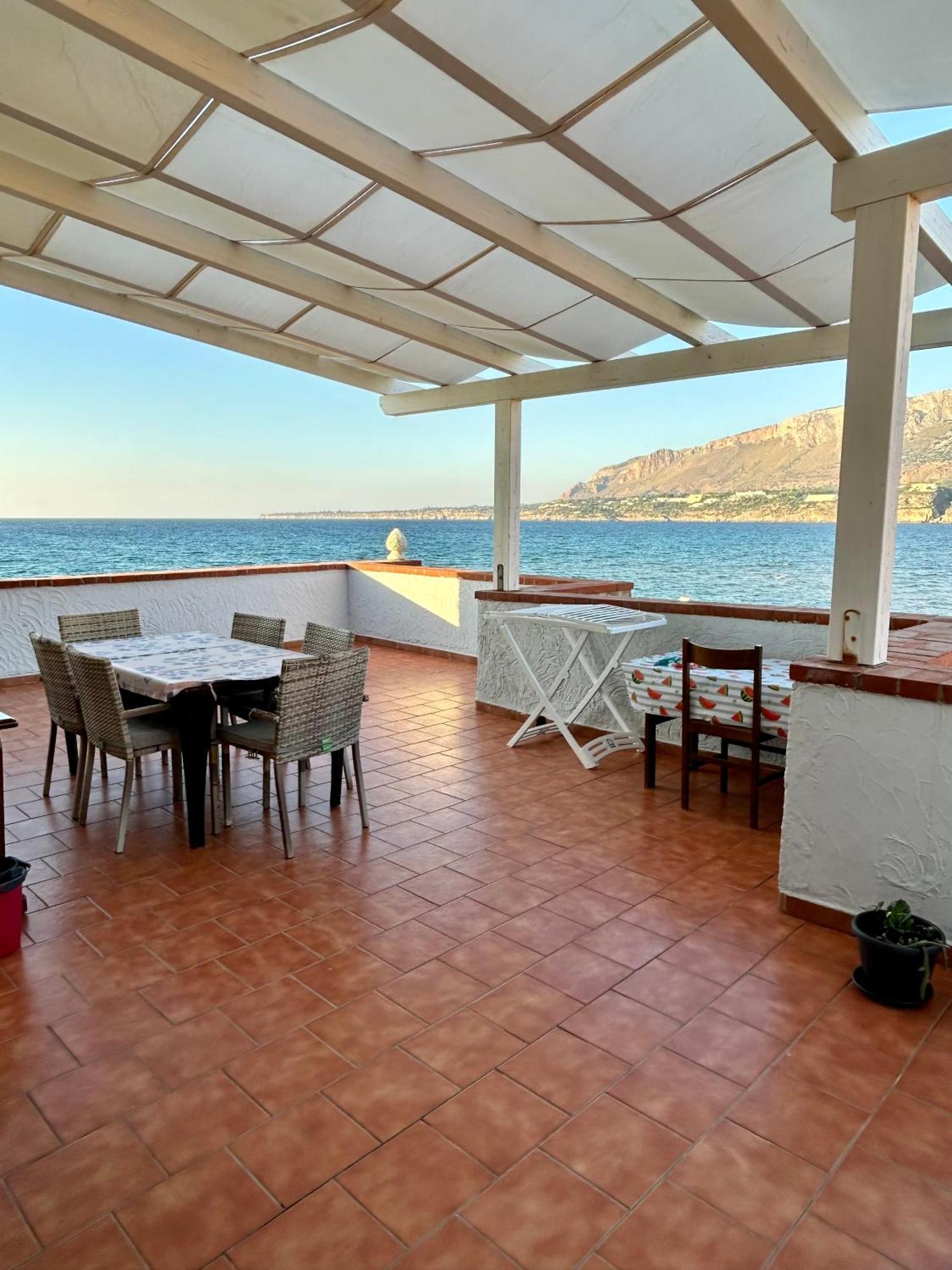 Casa Vacanza Barbera - In Riva Al Mare Villa Trappeto  Exterior photo
