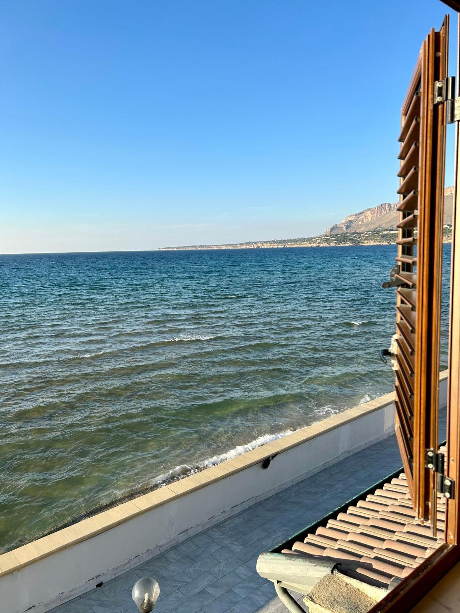 Casa Vacanza Barbera - In Riva Al Mare Villa Trappeto  Exterior photo
